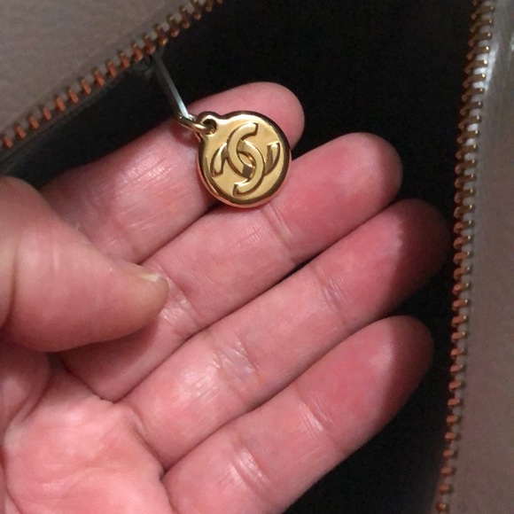 Authentic CHANEL medallion bag - Picture 6 of 8